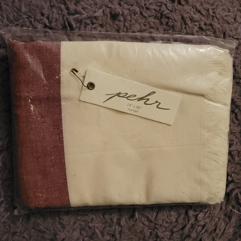 Table Runner - Picture 4 of 6